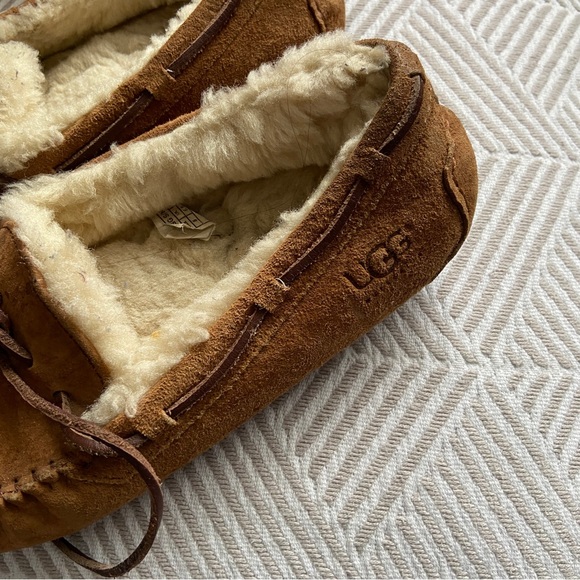 {Ugg} moccasin slippers - Picture 2 of 6